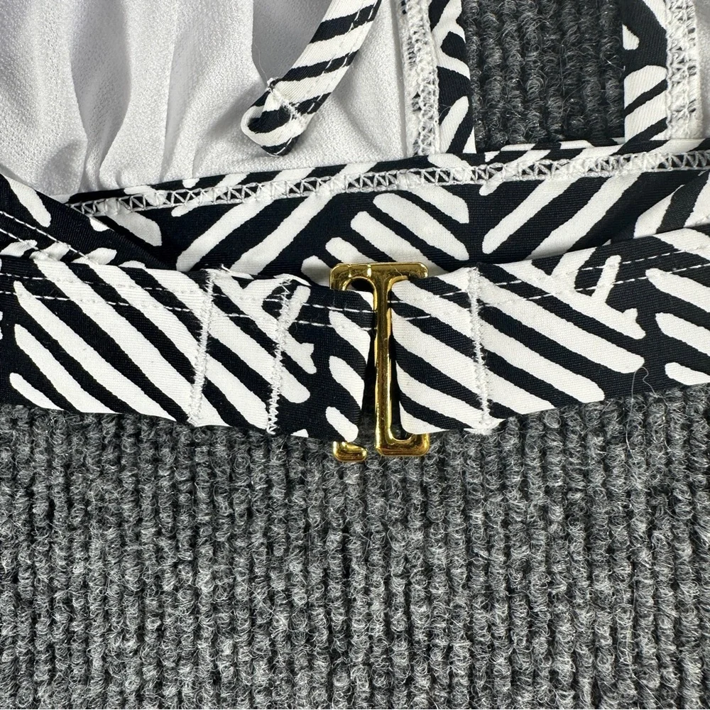 NEW‎ Mynah Geometric Black and White Clasp Back Bikini Top - Picture 4 of 8